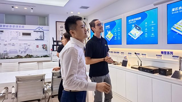 German Company with 67 Years of History Visits Four-Faith IoT Showroom Tour